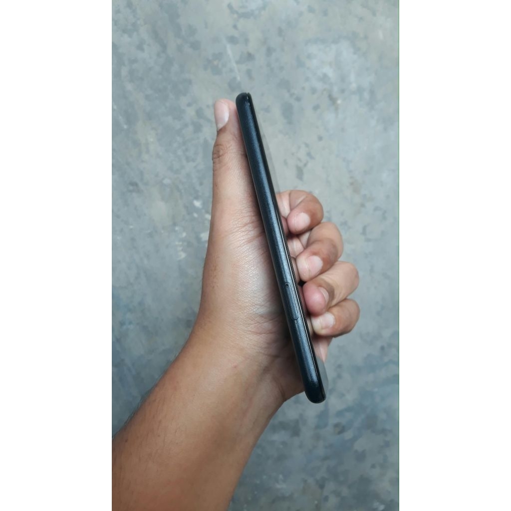 picel 5 8/128 minus lcd