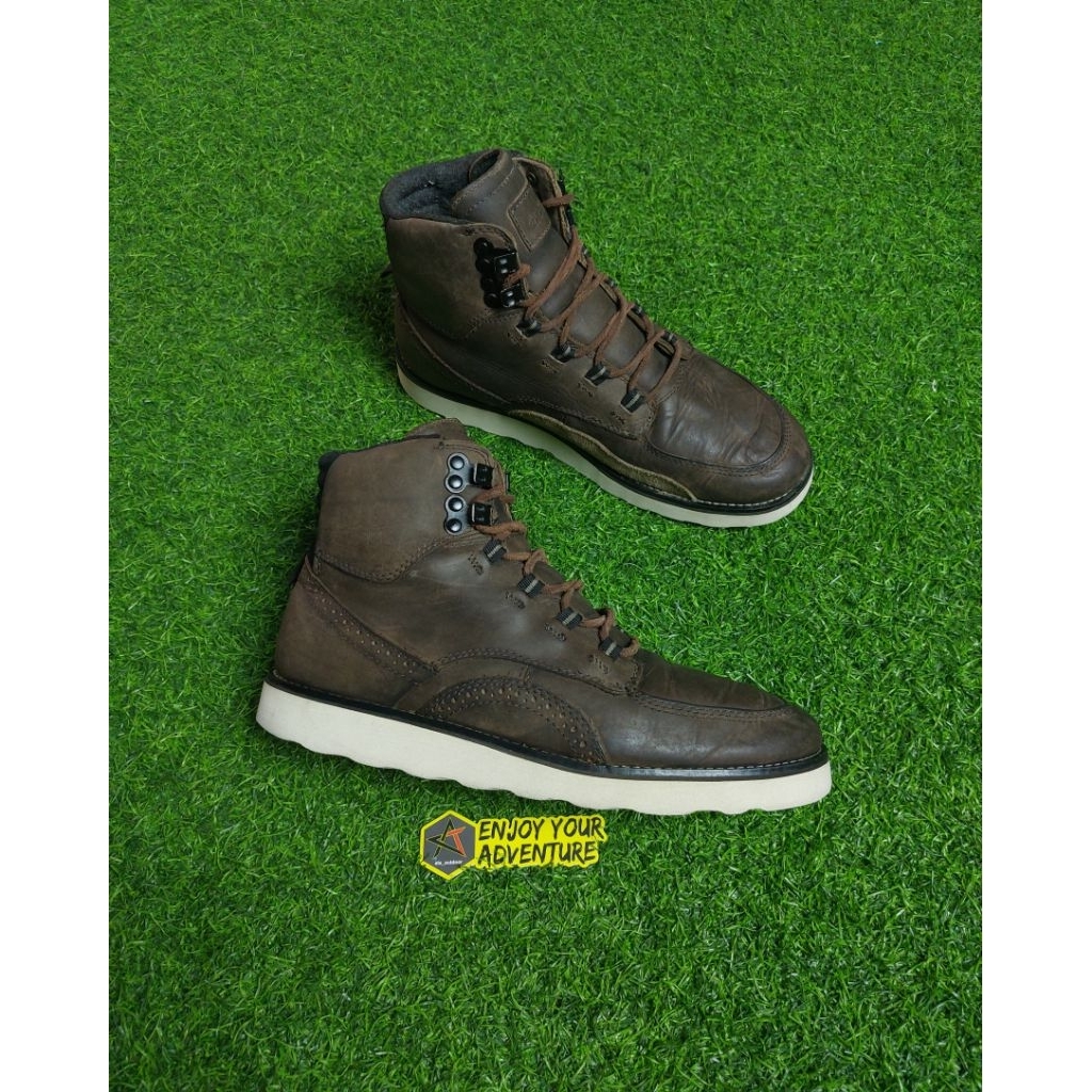 sepatu boot gravis size 42