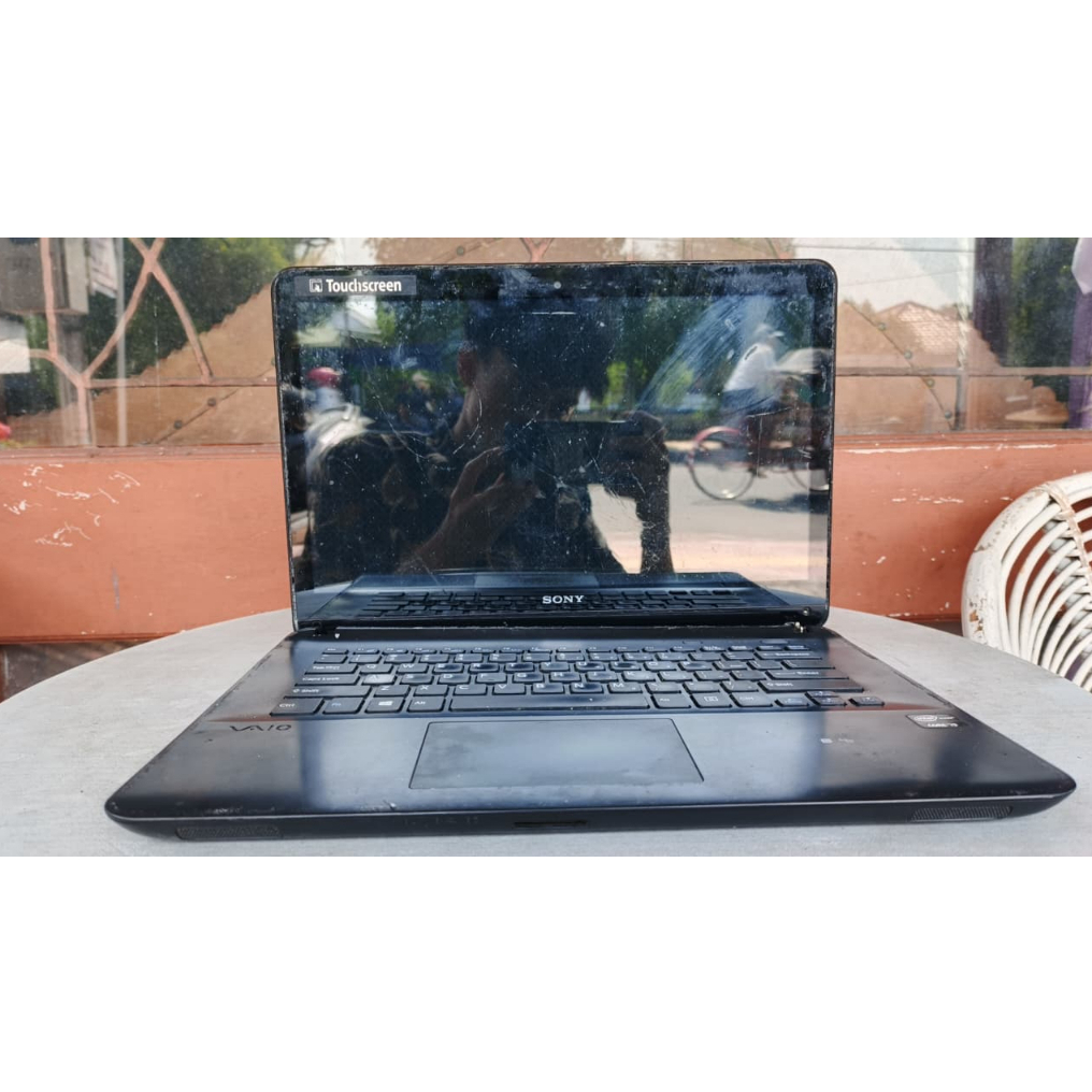 Laptop Touchscreen Sony Vaio Core i3 Ram 4GB HDD 500 GB Minus Baterai Garansi