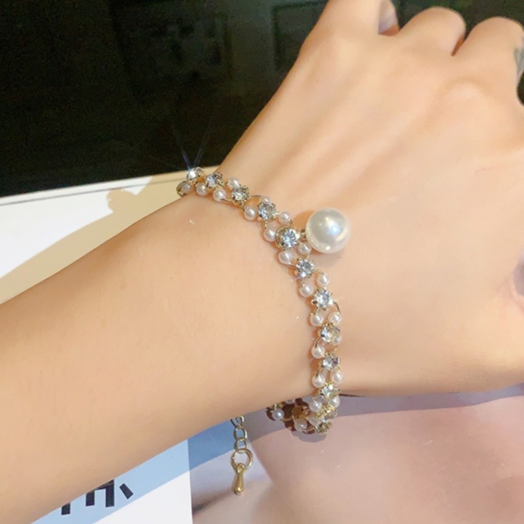 Gelang Rantai Rumbai Kristal Berkilau dengan Mutiara Putih Besar di Tengah