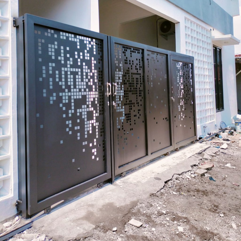 Pagar yang sudah pasti memperindah carport rumah kamu