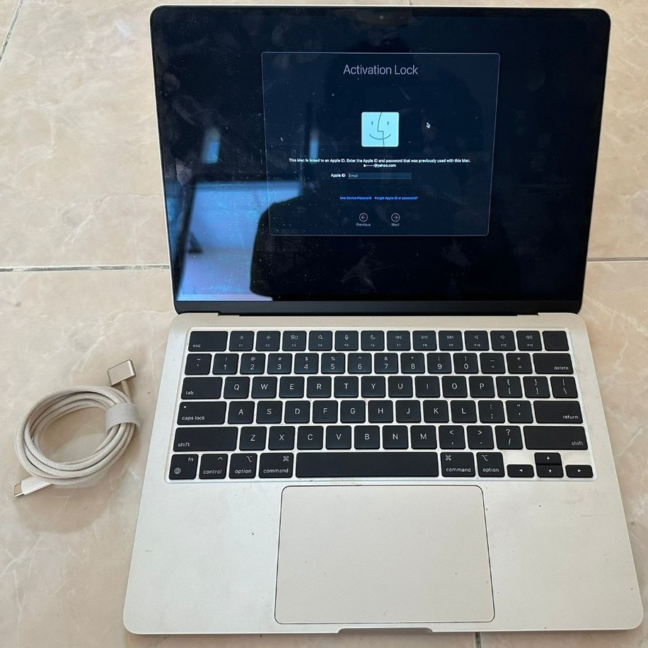 Macbook Air M2 2022 Silver 8/256 GB Silver Lock iCloud Ex.ibox
