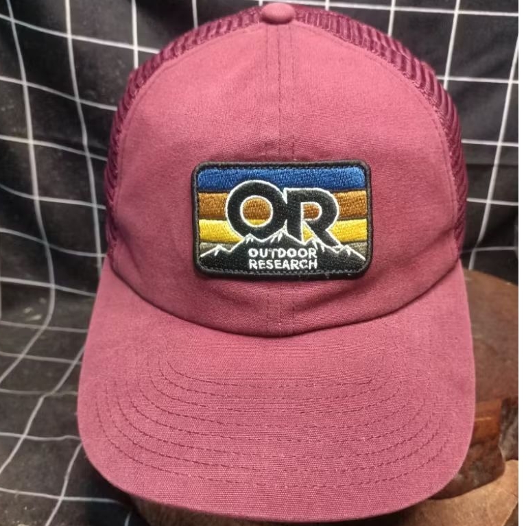 Topi Outdoor Research-Trucker Marun-Dewasa