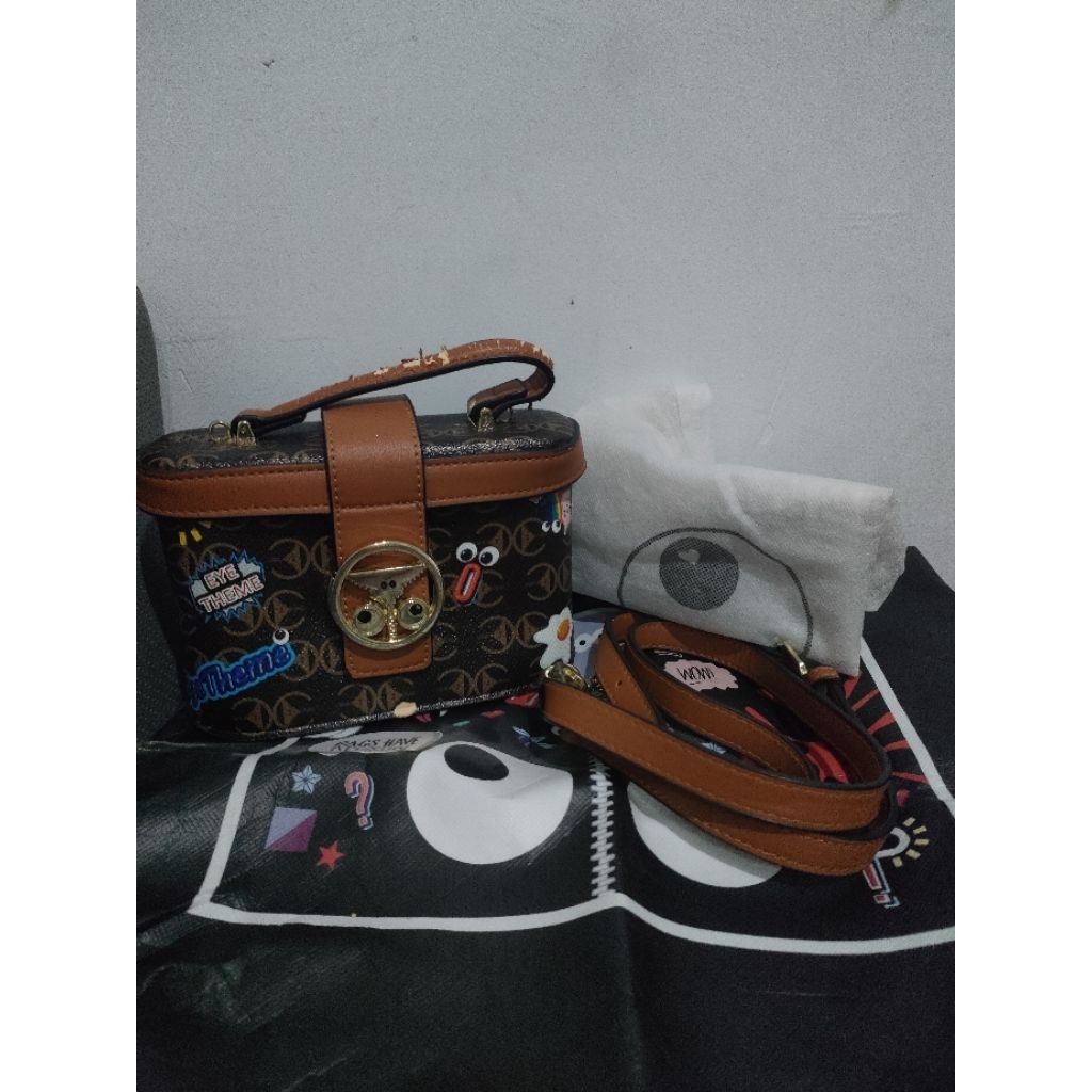 preloved Huer eye theme handbag/slingbag