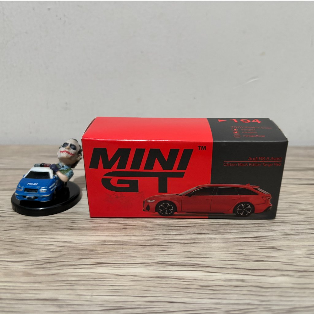 Mini GT MiniGT AUDI RS6 AVANT Carbon Black Edition Tango Red