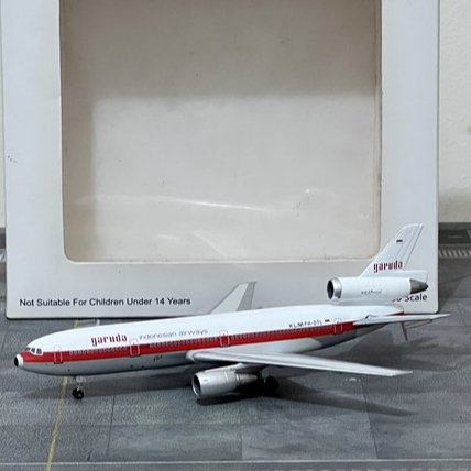 Diecast McDonnell Douglas DC-10-30 Garuda Indonesia PH-DTL 1/400 Apollo