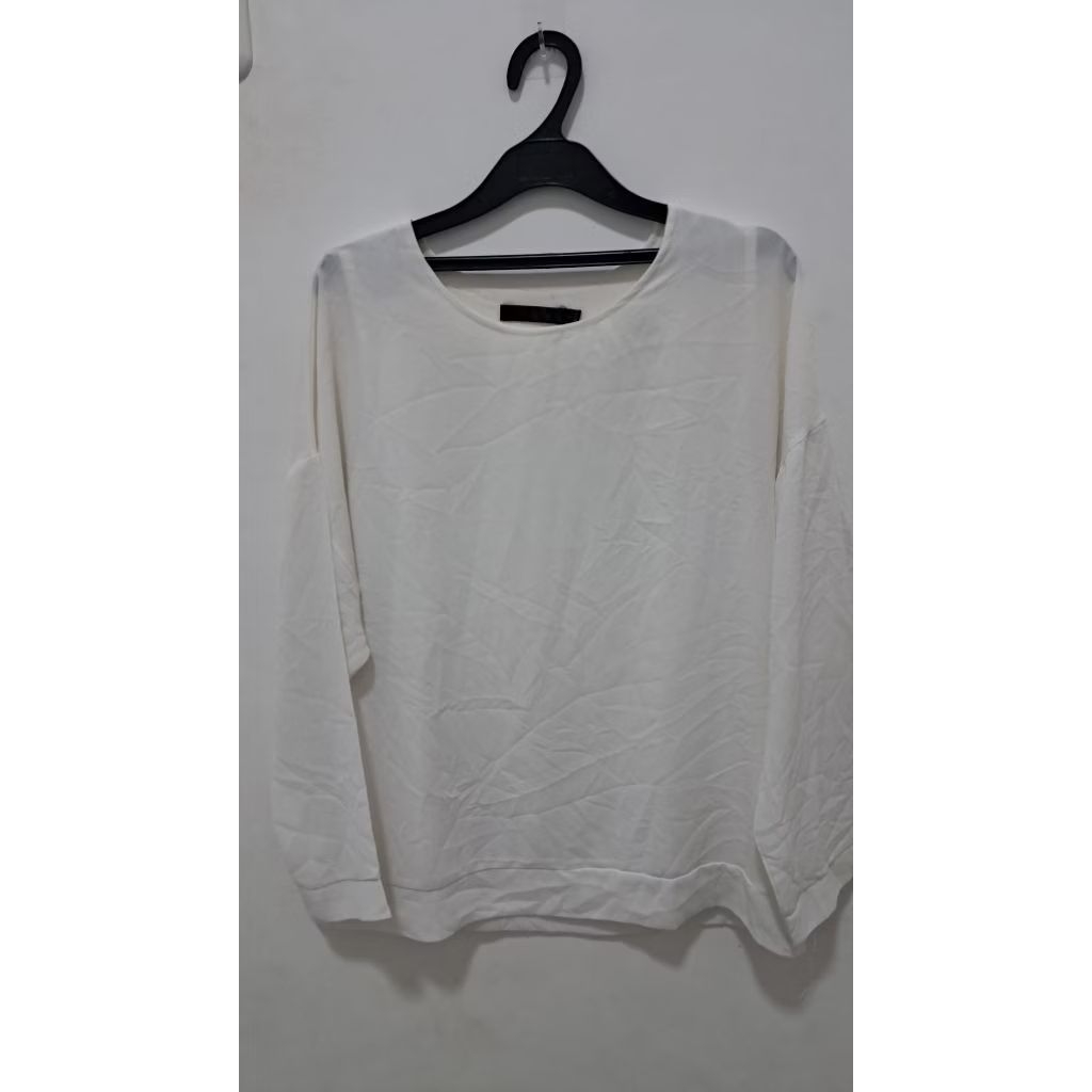 preloved blouse sifon warna broken white size XL ld 120