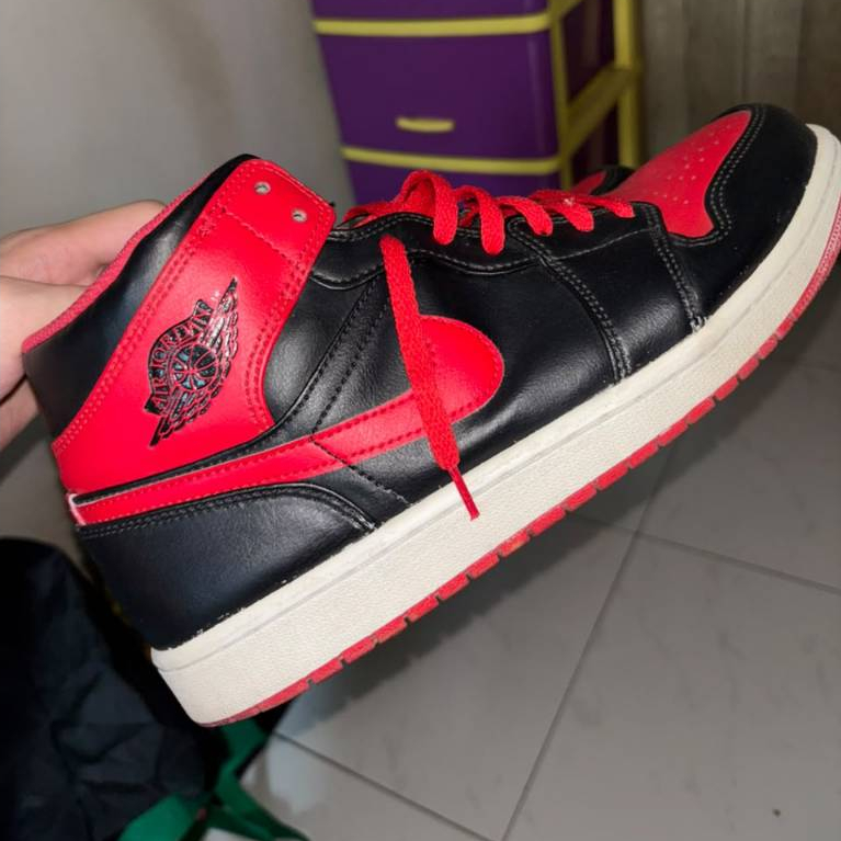 Air Jordan 1 Mid Bred Black Red Second Mulus
