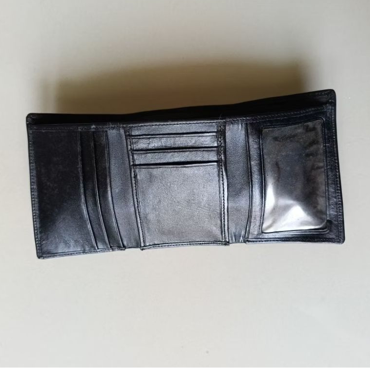 Preloved dompet lipat tiga kulit hitam simple classic men black leather wallet