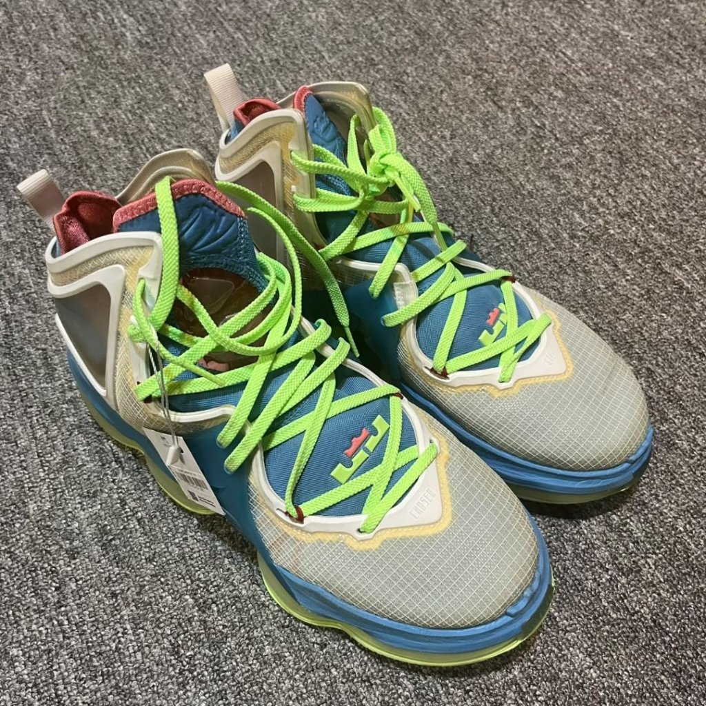 Nike LeBron 19 “Tropical” Dutch Blue Lime Glow DC9339-400 Size 44 – Preloved