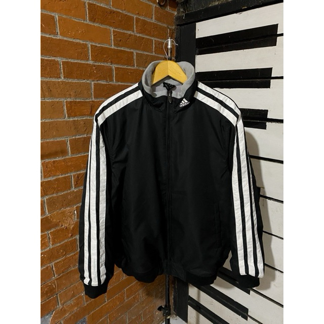 jaket adidas big strip (size l fit xl )