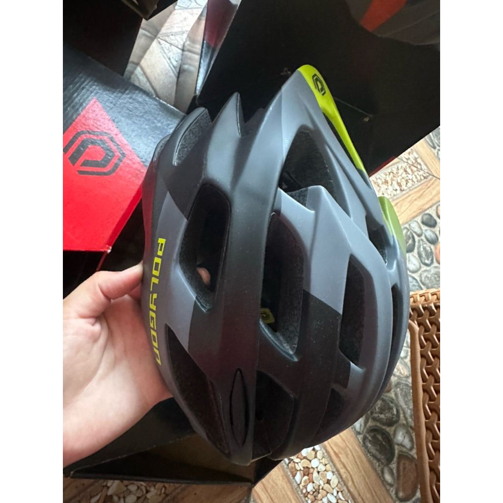 helm sepeda poligon