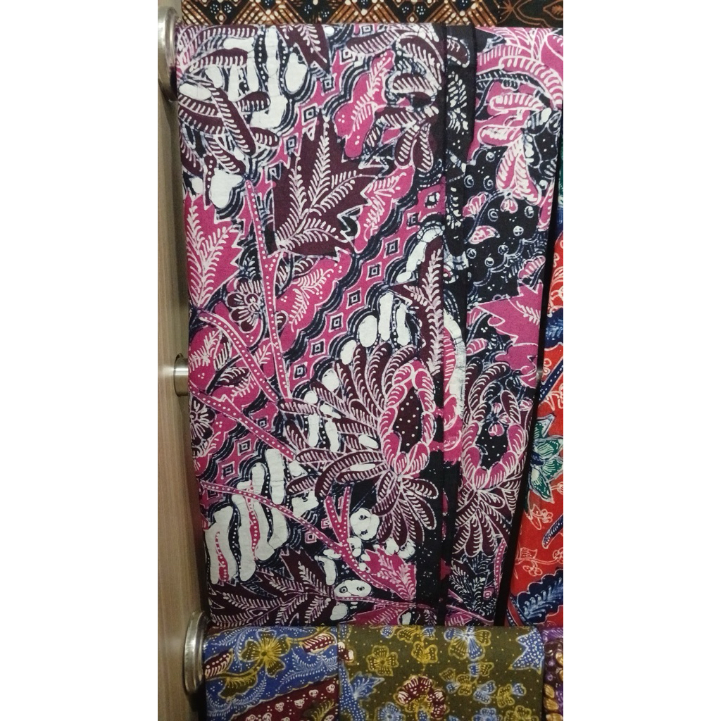 sarung batik tulis Lasem pink putih