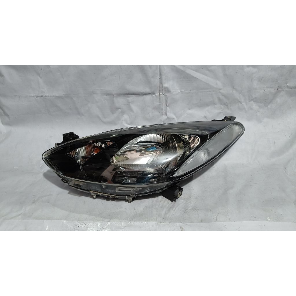 Lampu depan headlamp Mazda 2 Halogen H4