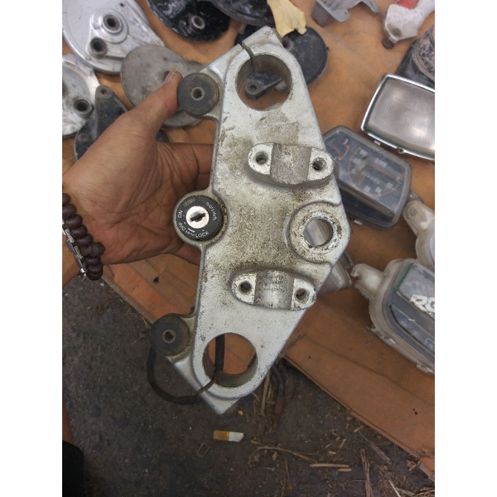 duddukan pangkon bracket segitiga T stir atas suzuki GSX250 THUNDER250 gsx thunder 250 original seco