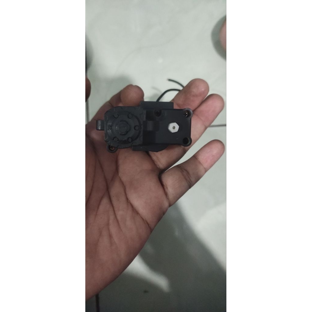 servo rc qd rock crawler skala 1:16