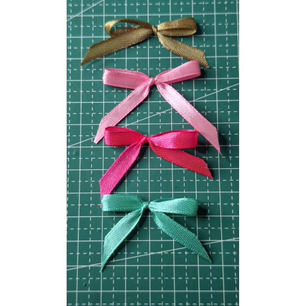 

100 pcs PITA SATIN / PITA KADO / PITA TEMPEL / PITA SOUVENIR SIAP PAKAI lebar 0,6cm