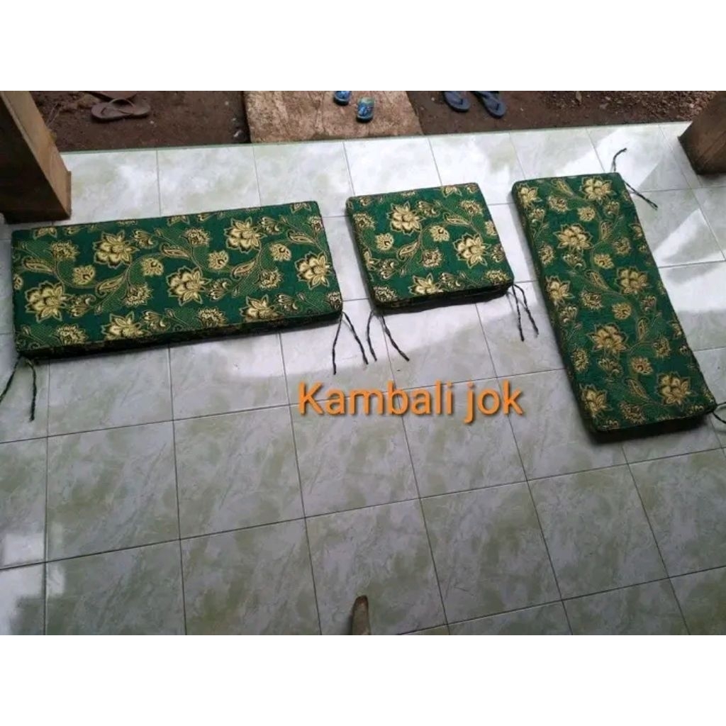 SARUNG + isi busa jok bantalan dudukan kursi tamu ( KAIN TDK ANTI AIR MOTIF BUNGA WARNA HIJAU TUA ),