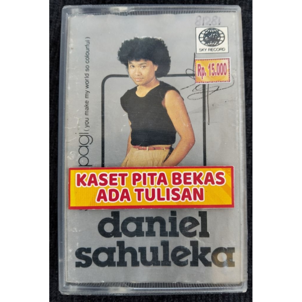 kaset pita bekas Daniel Sahuleka pagi