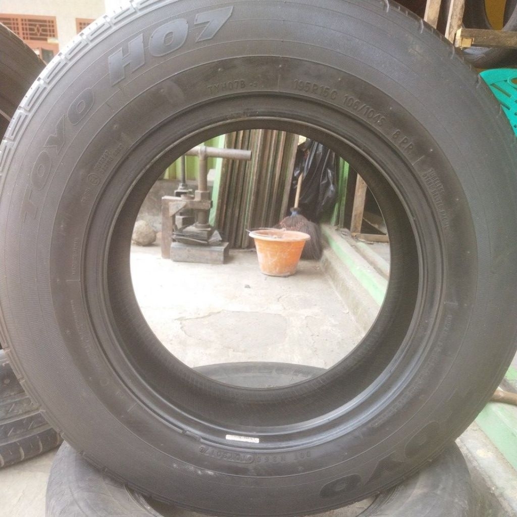 BAN SECOND TOYO H07 195R15C 106/104S