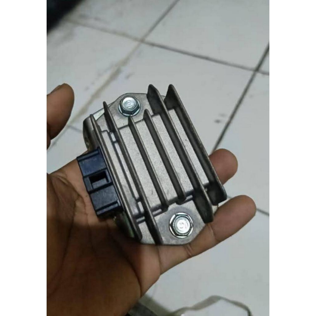 kiprok regulator honda cbr150r led soket 4 original