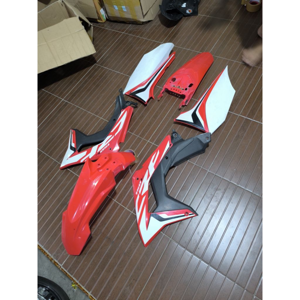 PROMO COVER BODY SET CRF150L CRF 150L WARNA MERAH PUTIH ORIGINAL COPOTAN MOTOR NORMAL MINUS PEMAKAIA