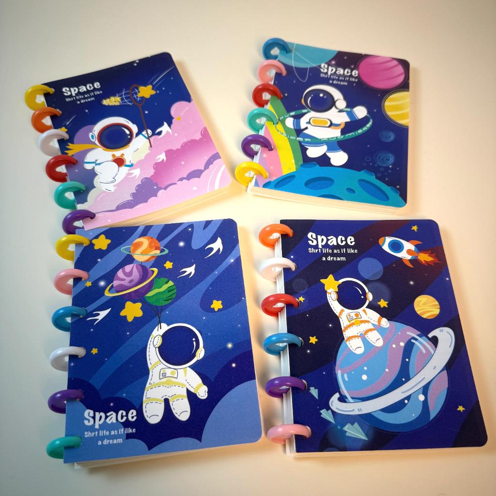 

*Dunia kosmik* NOTEBOOK SIZE A6 RING / BUKU KARAKTER LUCU 80 LEMBAR ( SATUAN )