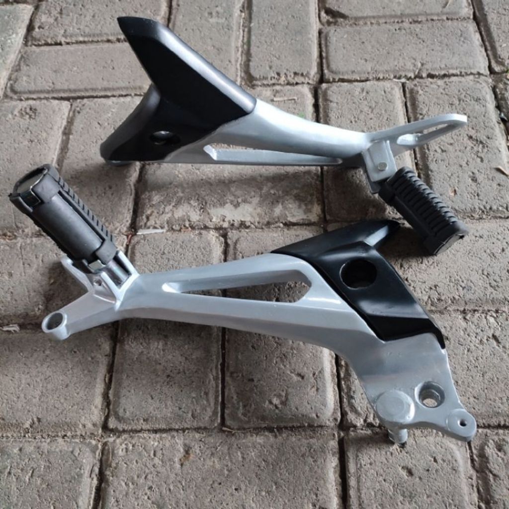 Dudukan / power footstep supra x 125 double disk cakram