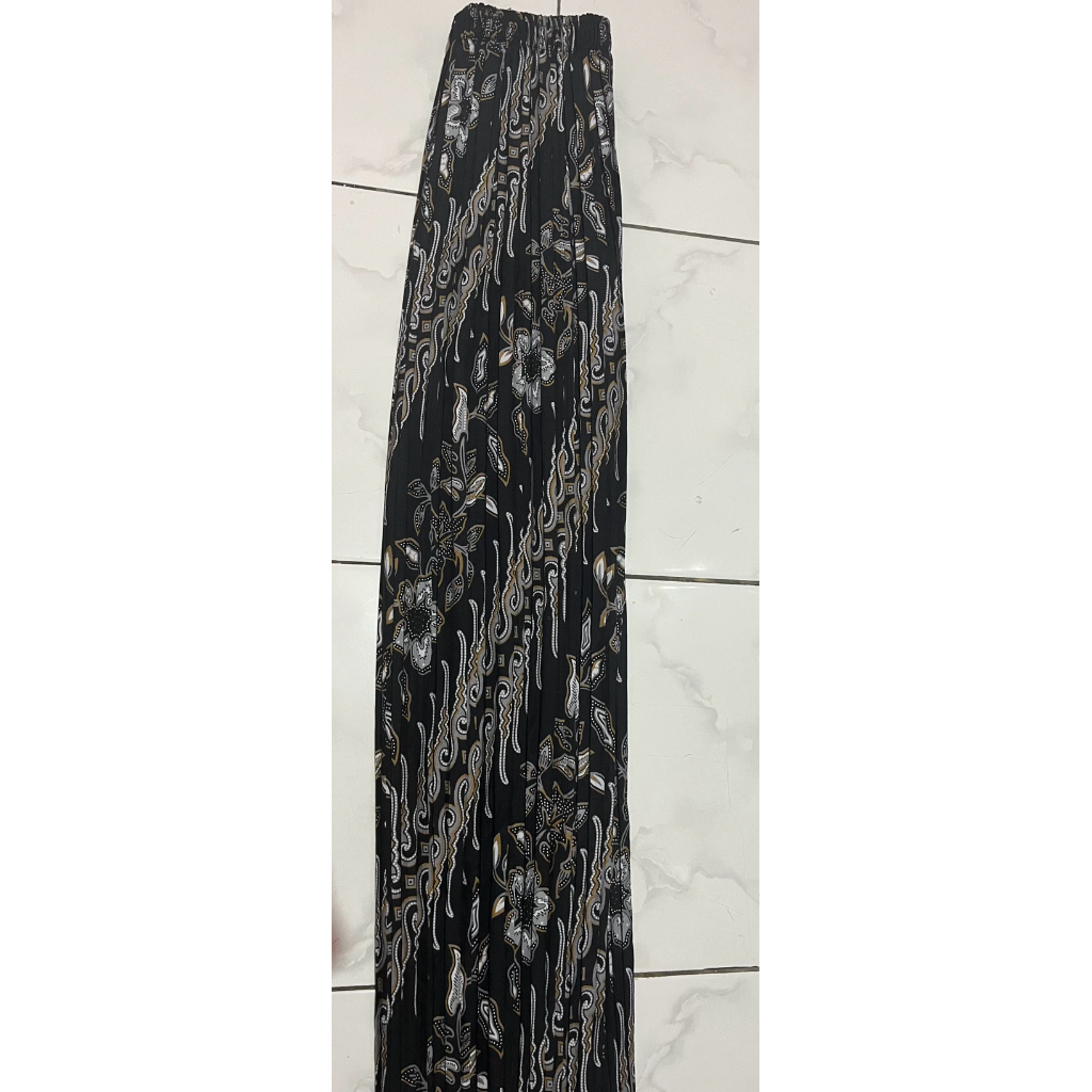 PL rok plisket hitam