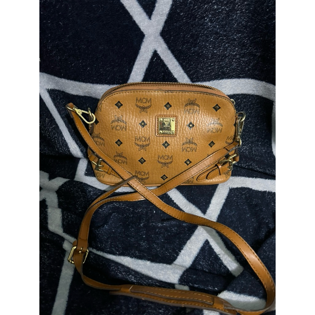 preloved mcm sling bag