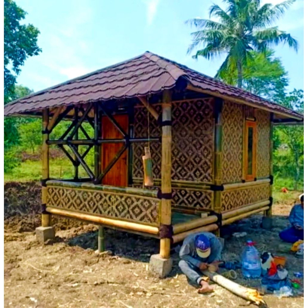 rumah saung bambu minimalis, ukuran PxL 2.5x4 meter