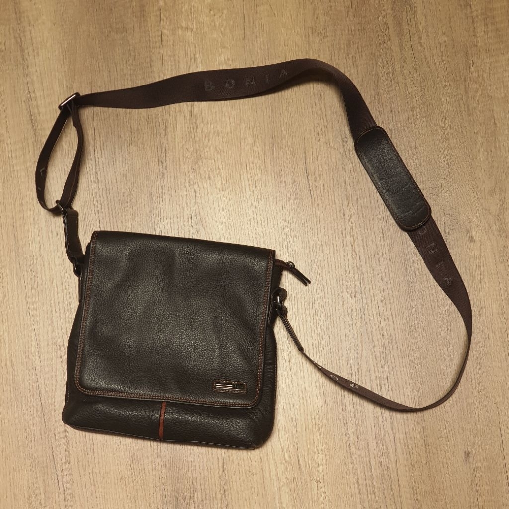 [Preloved] BONIA - Tas Slempang Kulit 100% Original untuk Tas Kerja Tas Traveling Tas Jalan-Jalan Pr