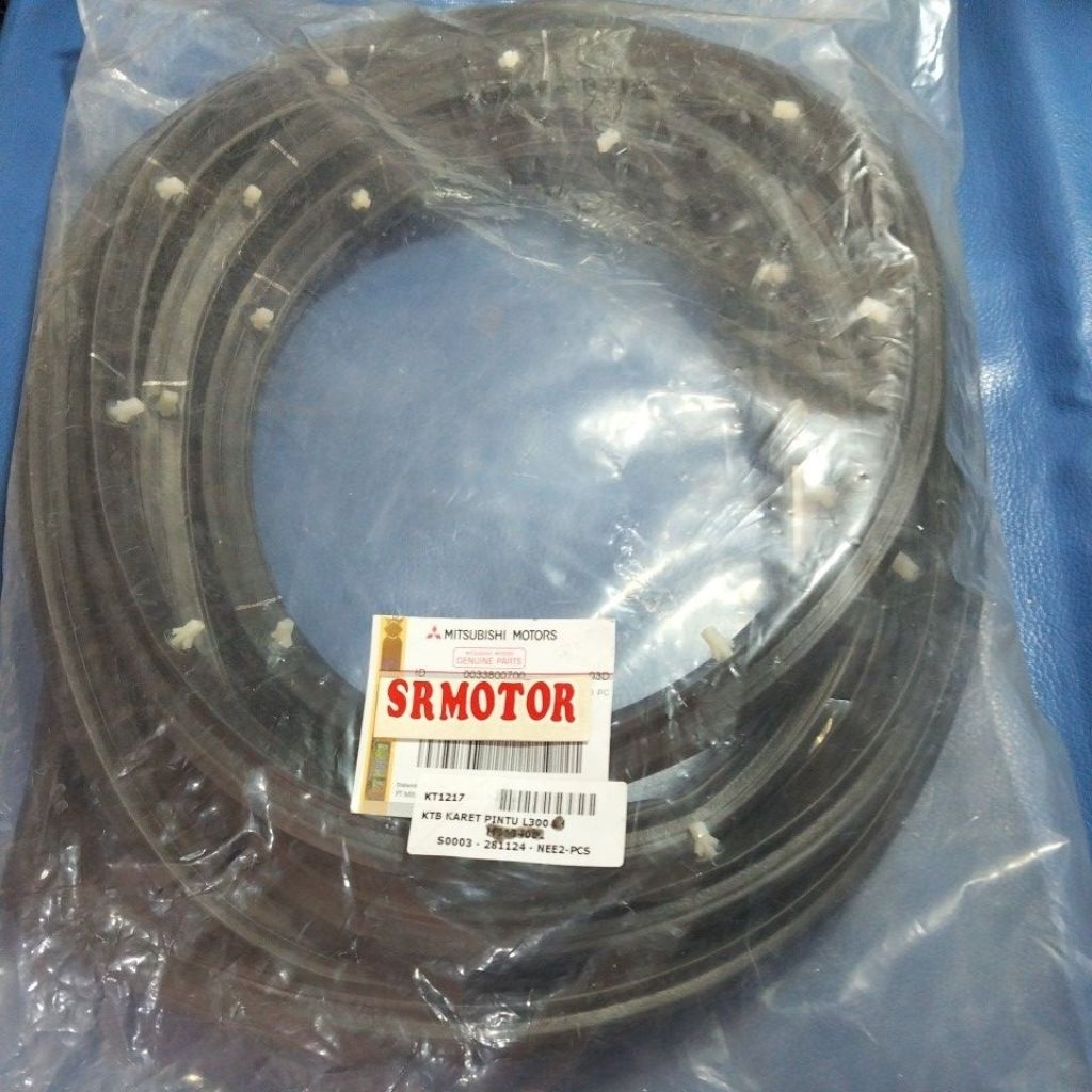 karet pintu depan semua jenis mobil L300/L039 kanan ori