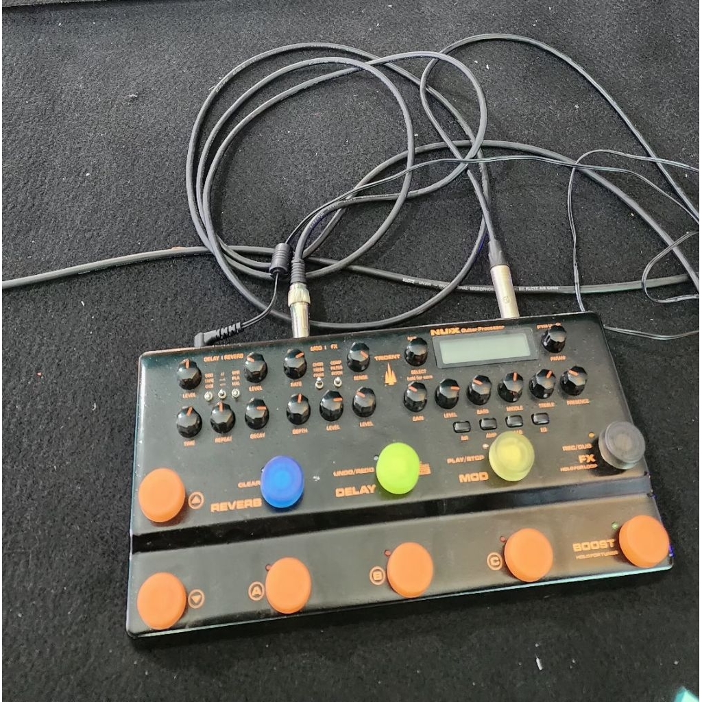 Efek gitar Nux Trident