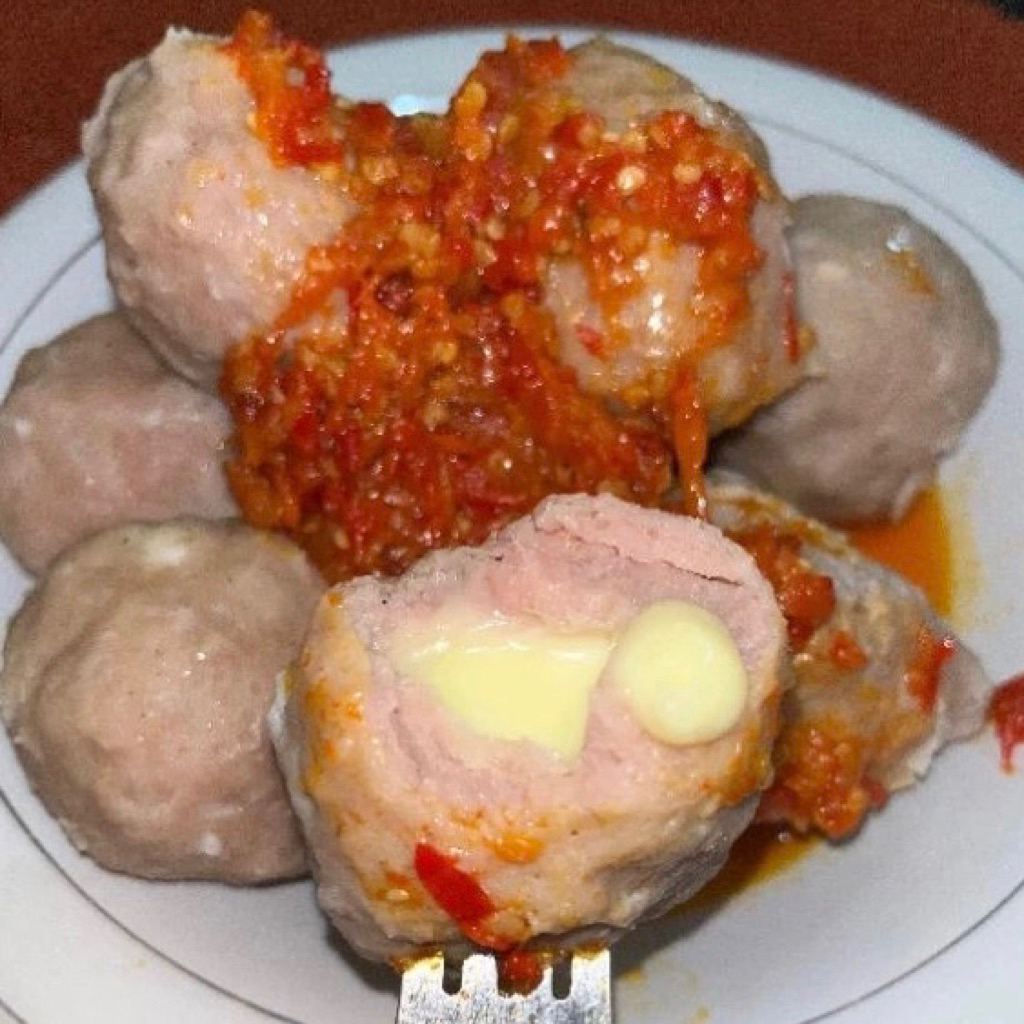 

ISI 4 PCS BAKSO KEJU MERCON UKURAN SEDANG FREE SAMBAL