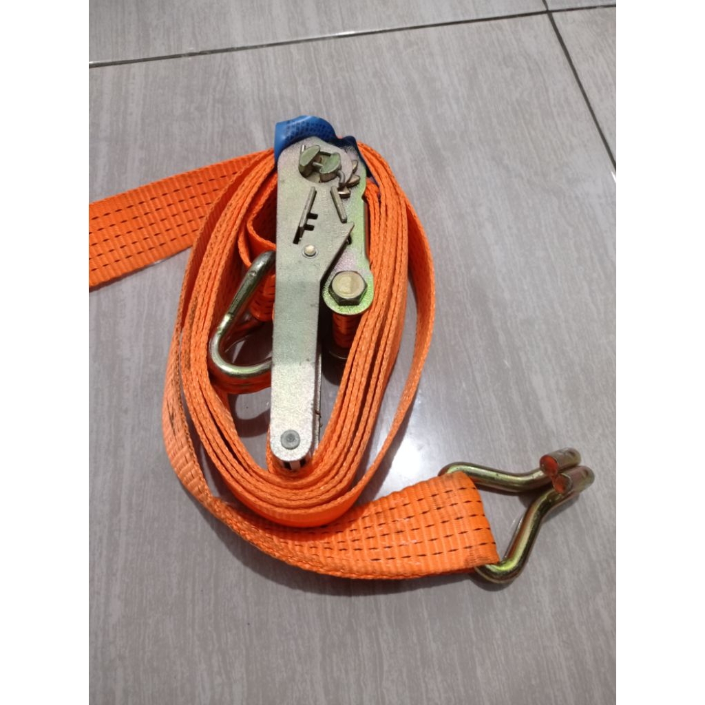 Tali Krek / Tie Down