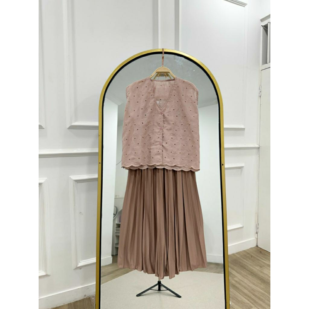 Setelan katun bolong-Rok plisket-atasan katun bolong