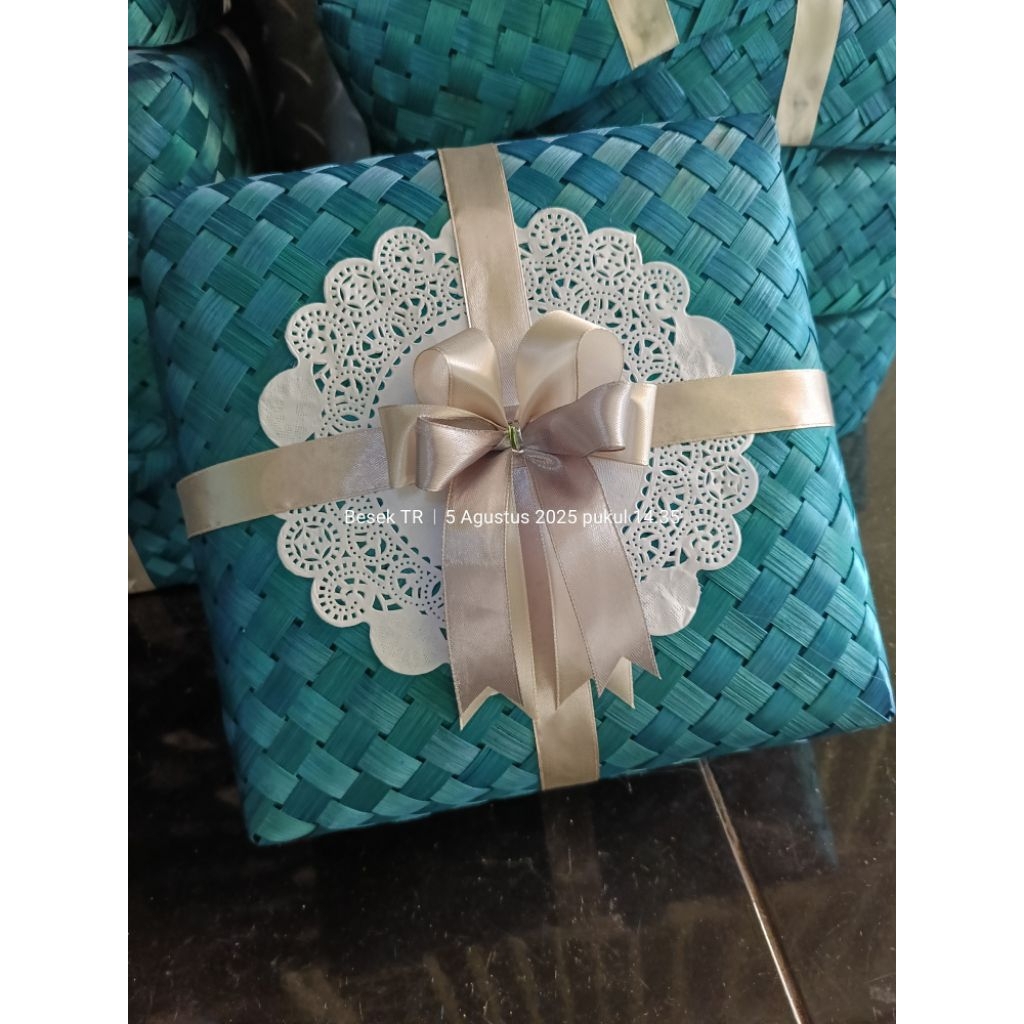 

besek cantik warna pita