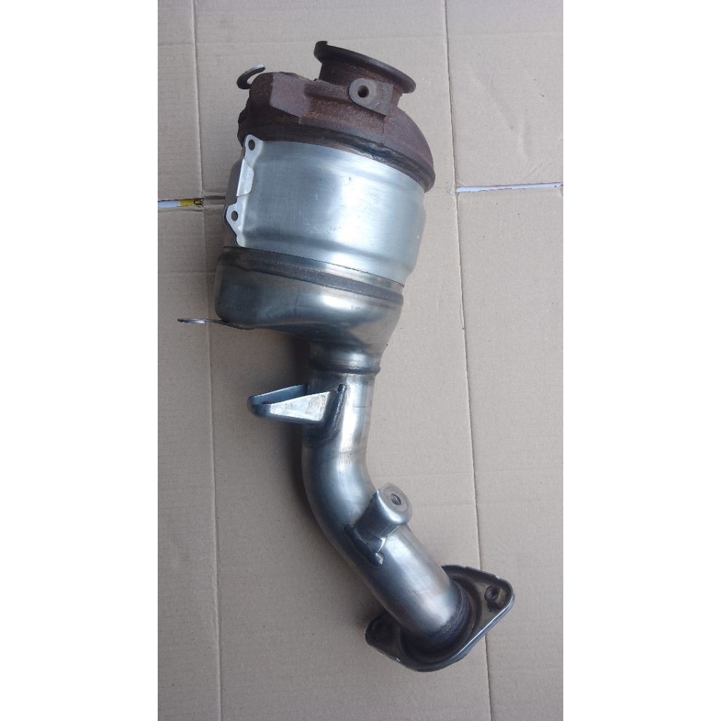 katalis kenalpot manifold Toyota Innova reborn Fortuner vrz standard original