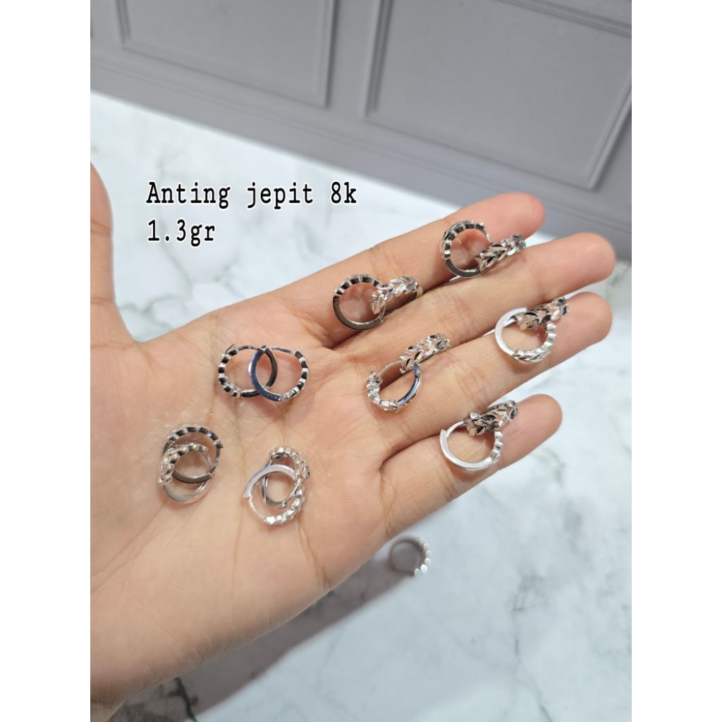 Anting Jepit Bulat Daun Shimer Emas Putih