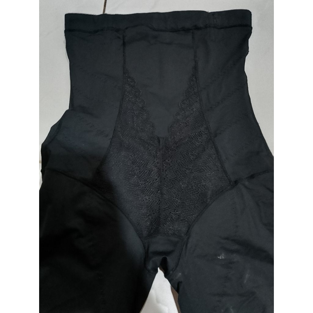preloved Beauty shape korset celana