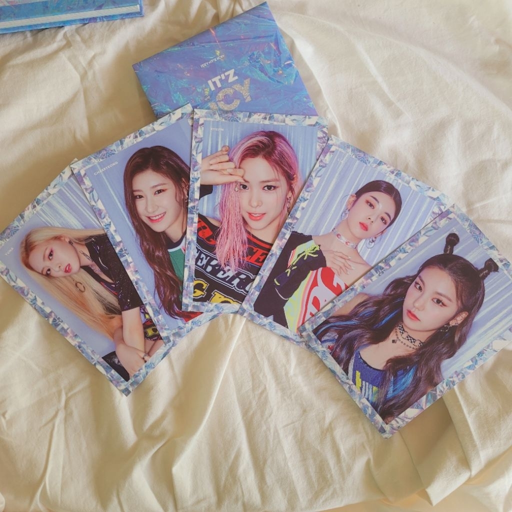 (READY) OFFICIAL ITZY COLLECTIONS 2nd ~ PC POLAROID STICKER Itz icy ver