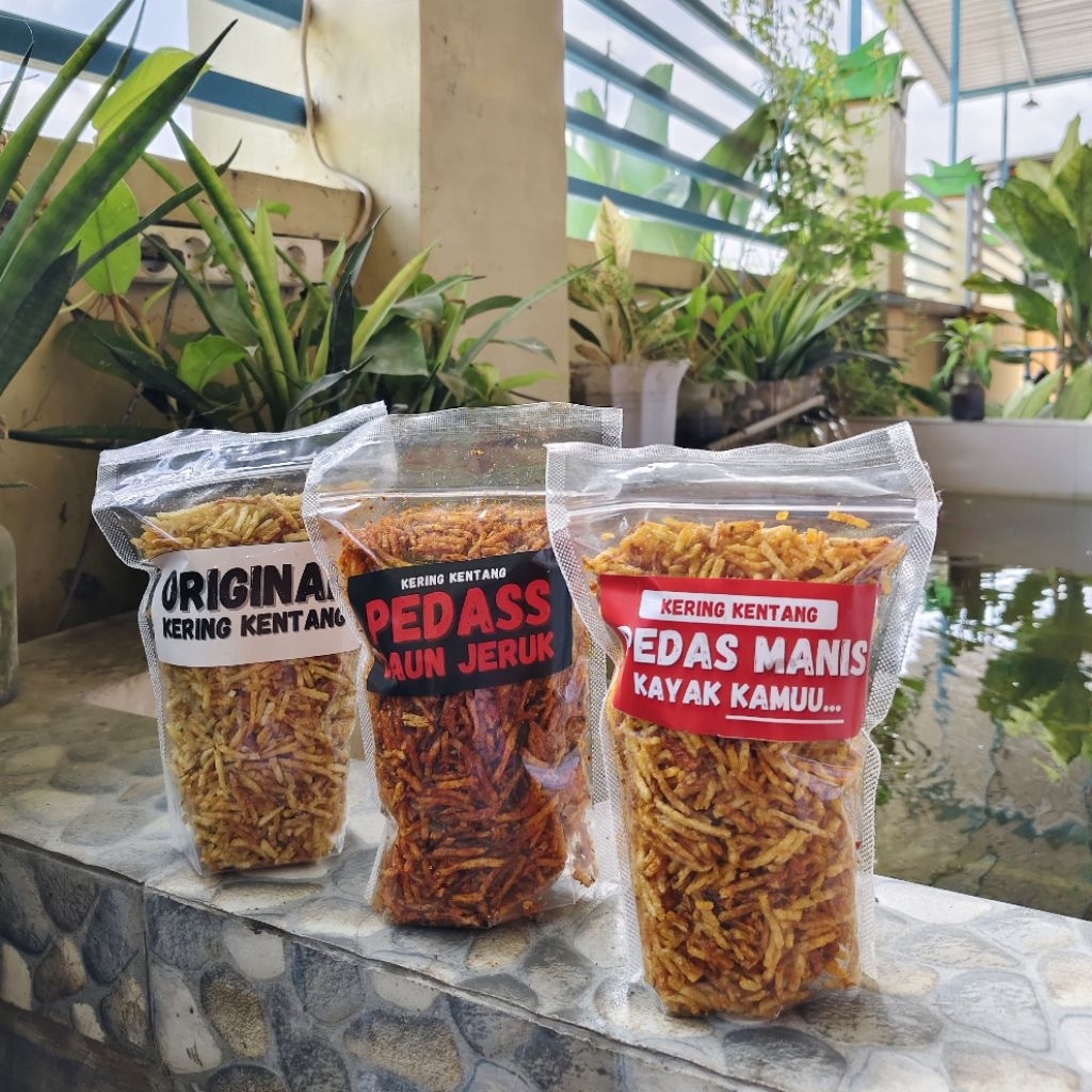 

Kering Kentang Pedas Daun Jeruk Original Kemasan Medium 200g Cemilan Makanan Snack