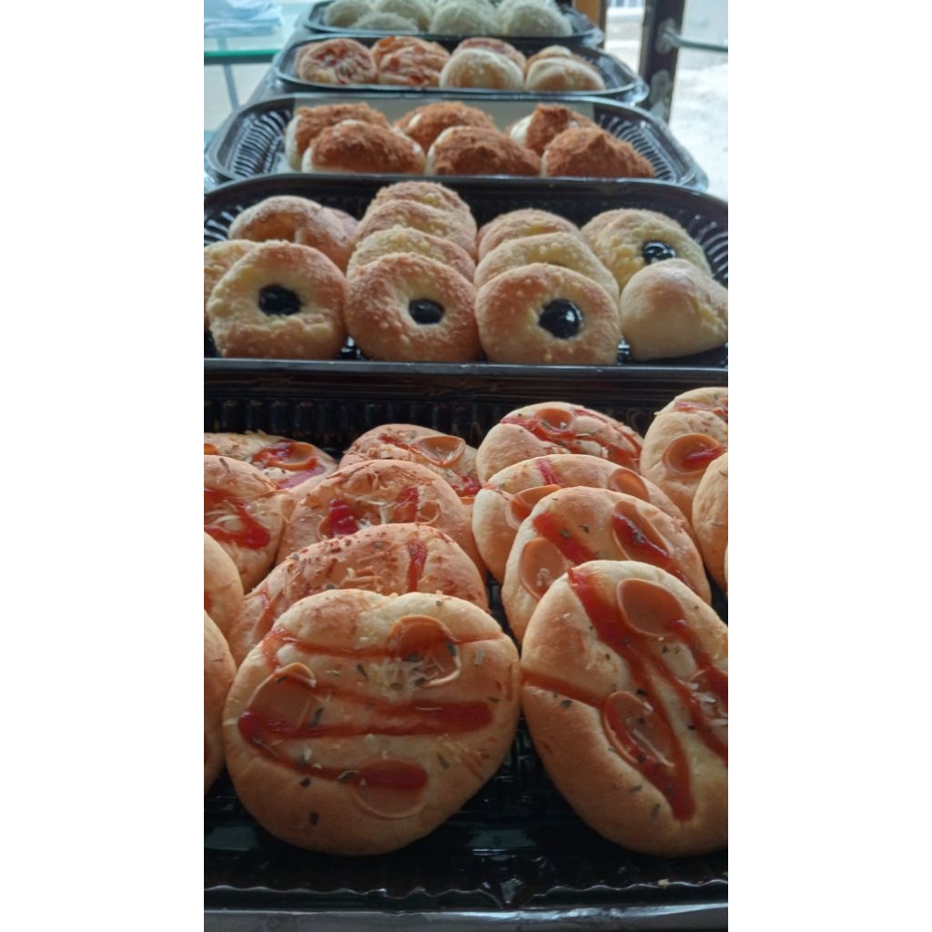 

Roti mini 1 box isi 15 pcs 8 varian rasa