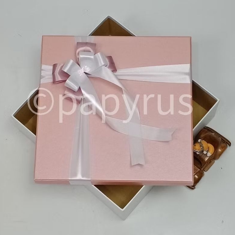 

PAPYRUS Kombinasi 30x30 Tinggi 5cm Kotak Kado Gift Box Hardbox Hampers Hadiah V2