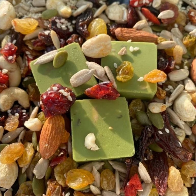 

coklat berry and nuts coklat kacang dan berry isi 3 pcs