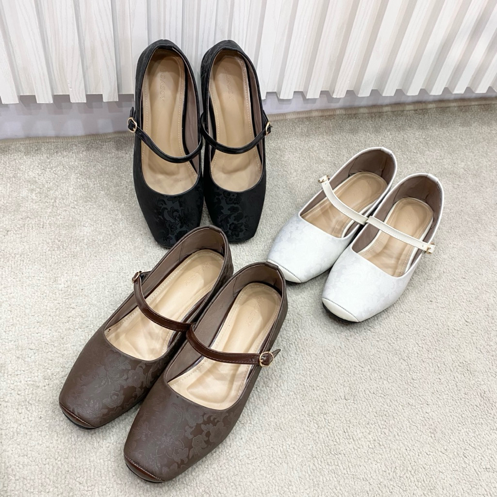 Sassy Imari Pansus Heels Tali Gesper