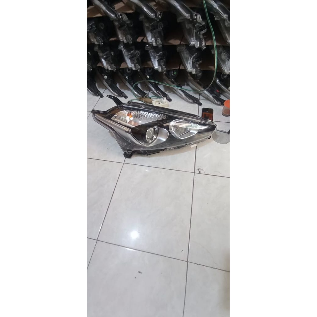 headlamp lampu depan sienta