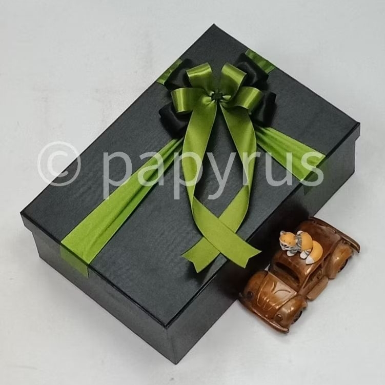 

PAPYRUS 20x30 Tinggi 10cm Kotak Kado Gift Box Hardbox Hampers V1