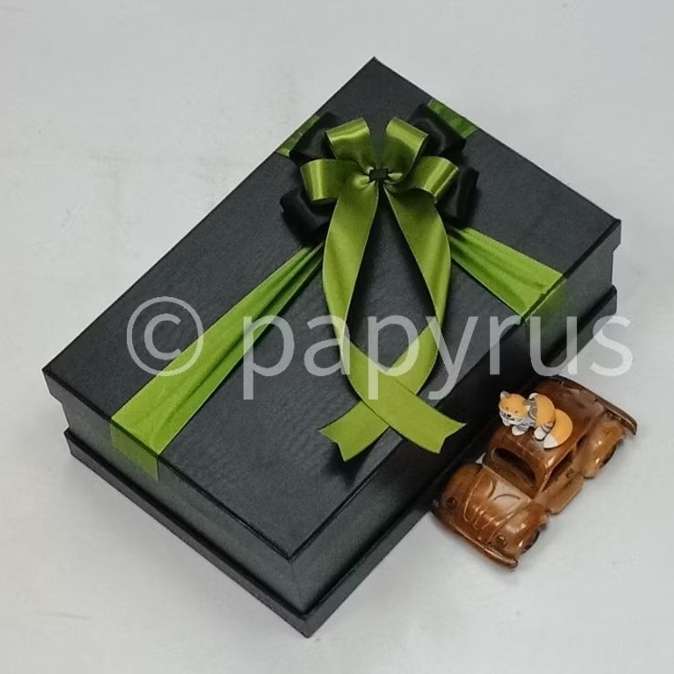 

PAPYRUS Sandwich 20x30 Tinggi 10cm Kotak Kado Gift Box Hardbox Hampers V1